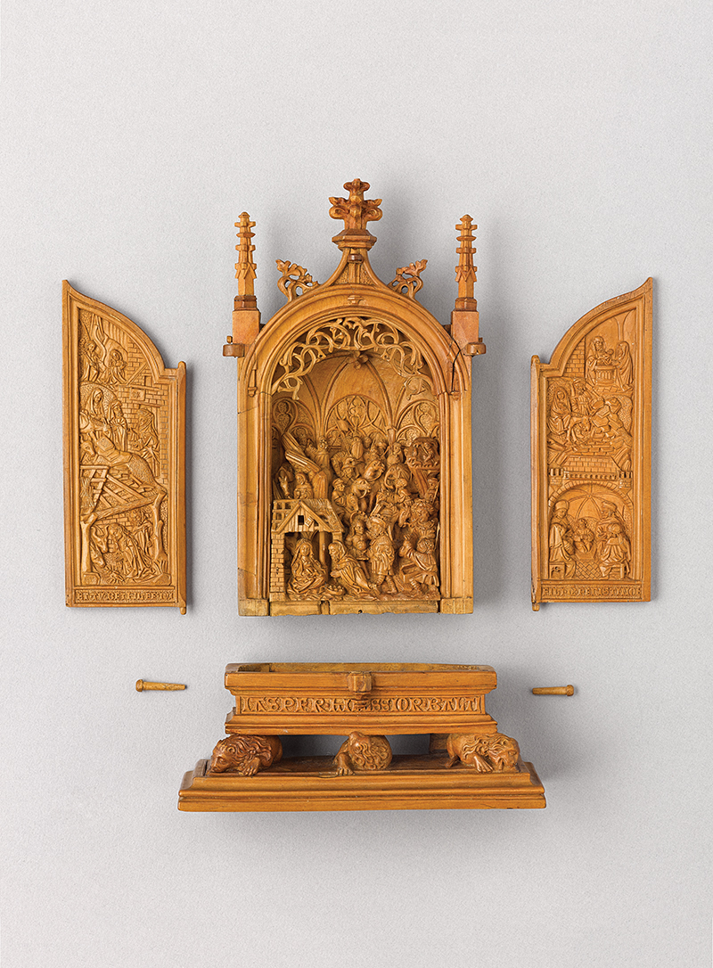 Miniature altarpiece (triptych) AGO 34208. When assembled, two pegs hold together the triptych’s predella, main compartment and wings